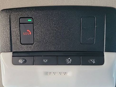 Used 2022 Nissan Pathfinder SV image 35