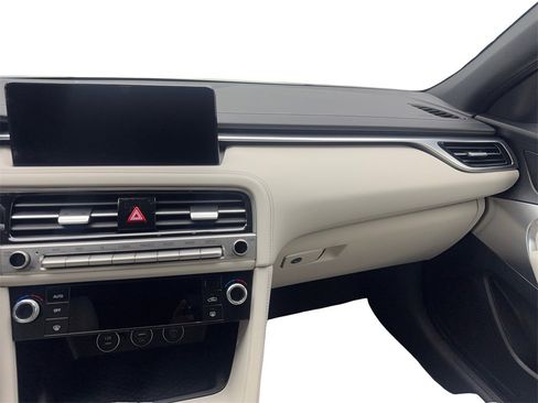 Used 2025 Genesis G70 2.5T image 54