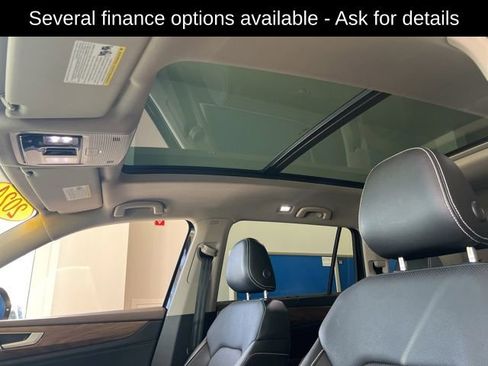 Used 2024 Volkswagen Atlas SE w/ Panoramic Sunroof Package AWD/4WD image 11