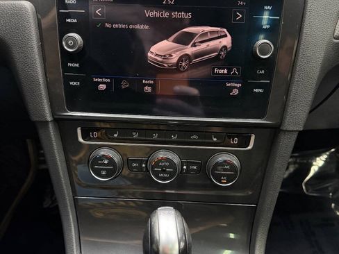 Used 2018 Volkswagen Golf Alltrack AWD/4WD image 27