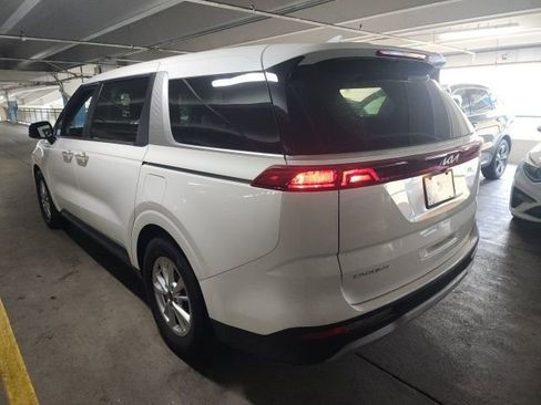 Used 2023 Kia Carnival LX FWD image 4