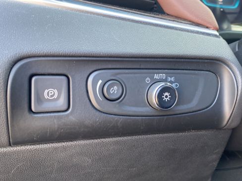Used 2018 Buick Enclave Avenir w/ Avenir Technology Package AWD/4WD image 35
