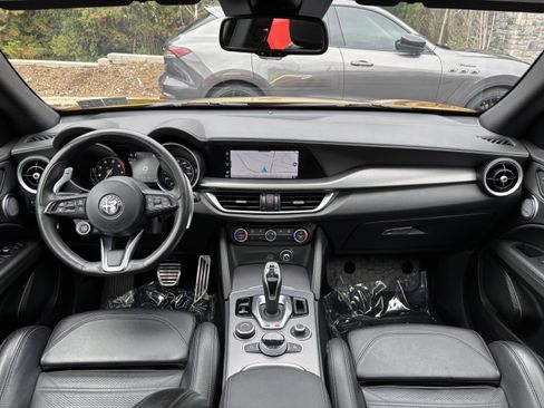 Used 2022 Alfa Romeo Stelvio Veloce AWD/4WD image 19