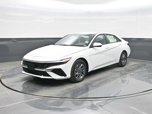 New 2026 Hyundai Elantra Blue image 4