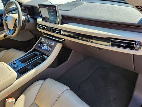Used 2023 Lincoln Aviator Reserve w/ Equipment Group 201A image 16