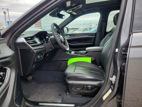 Used 2022 Jeep Grand Cherokee Overland AWD/4WD image 8