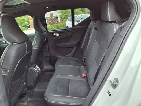 Certified 2023 Volvo XC40 B5 Plus w/ Protection Package Premier image 19