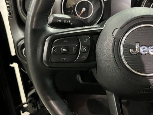 Used 2022 Jeep Wrangler Willys image 18