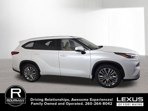 Used 2023 Toyota Highlander Platinum AWD/4WD image 6