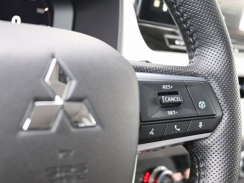 Used 2025 Mitsubishi Outlander AWD image 6