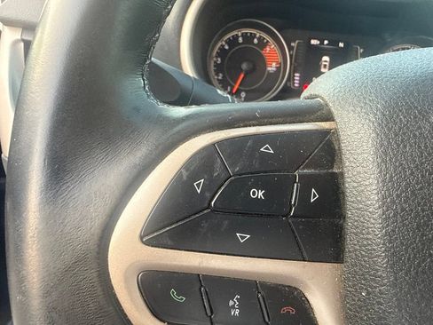 Used 2018 Jeep Cherokee Latitude w/ Altitude Package FWD image 19