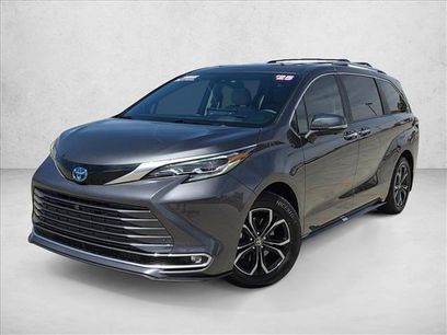 Used 2025 Toyota Sienna Platinum