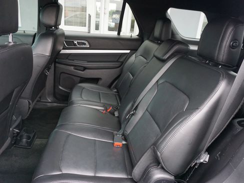 Used 2016 Ford Explorer XLT w/ Equipment Group 202A AWD/4WD image 19