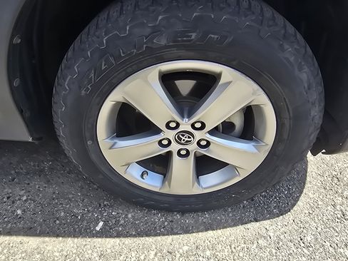 Used 2015 Toyota RAV4 XLE FWD image 21