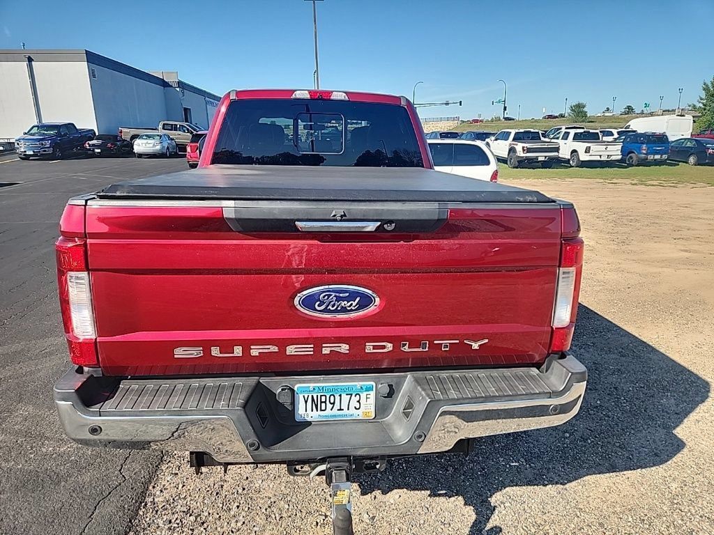 Used 2018 Ford F350 Lariat w/ Lariat Value Package AWD/4WD image 4