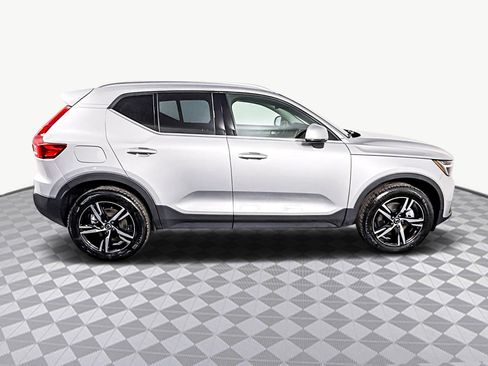 Used 2025 Volvo XC40 B5 Core image 11
