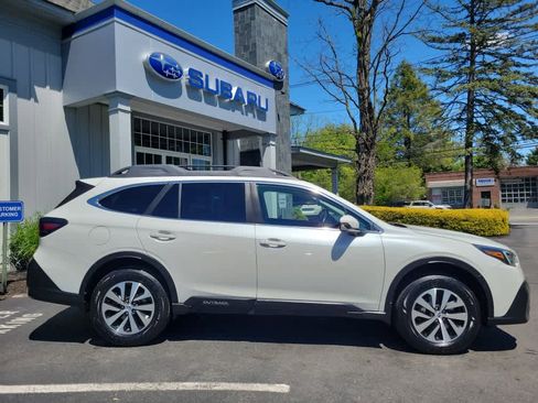Used 2020 Subaru Outback Premium AWD/4WD image 2