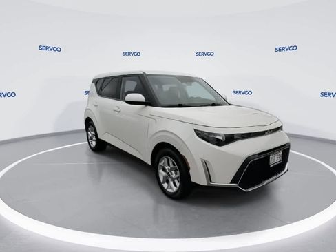 Used 2023 Kia Soul LX w/ LX Technology Package image 3