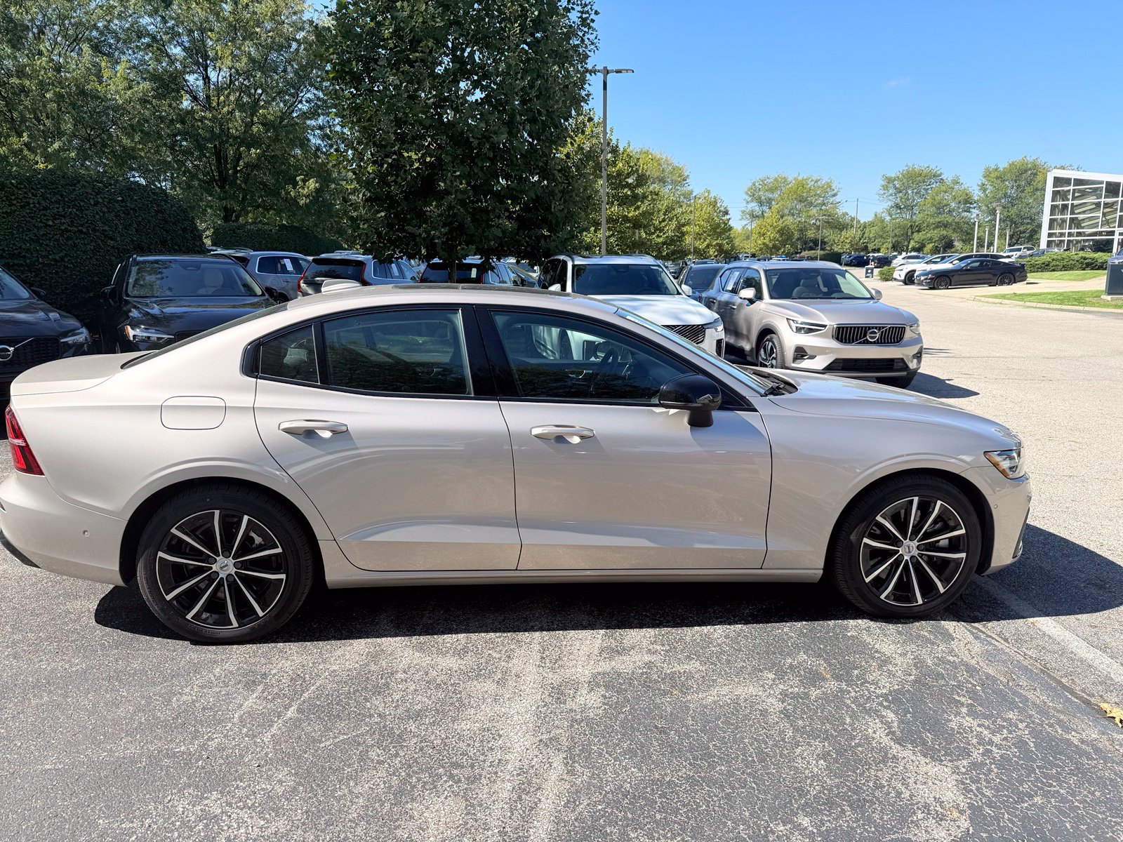 Used 2025 Volvo S60 T8 Plus AWD/4WD image 10
