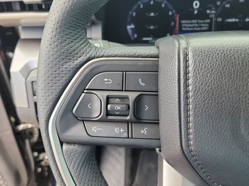 Used 2025 Toyota Tacoma TRD Sport AWD/4WD image 25