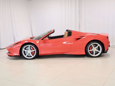 Used 2022 Ferrari F8 Tributo RWD image 2