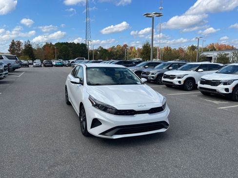 Used 2024 Kia Forte LXS w/ LXS Technology Package image 2