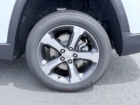 New 2026 Jeep Grand Cherokee L Limited RWD image 35