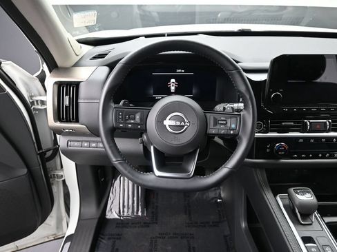 Used 2023 Nissan Pathfinder Platinum AWD/4WD image 10