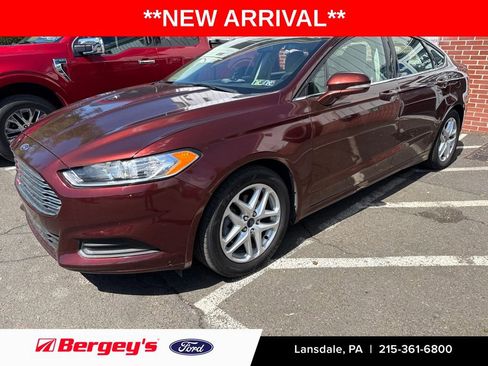 Used 2015 Ford Fusion SE FWD image 1