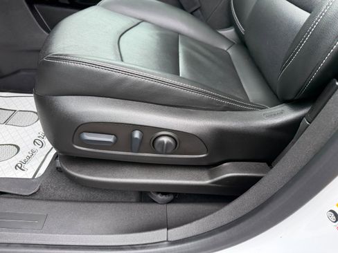 Used 2022 GMC Terrain SLT w/ Elevation Edition image 23