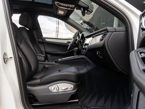 Certified 2026 Porsche Macan AWD/4WD image 42