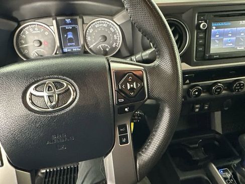 Used 2018 Toyota Tacoma SR5 image 24