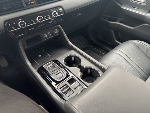 Used 2025 Honda Pilot Elite image 25