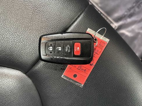 Certified 2022 Toyota Highlander XLE image 32