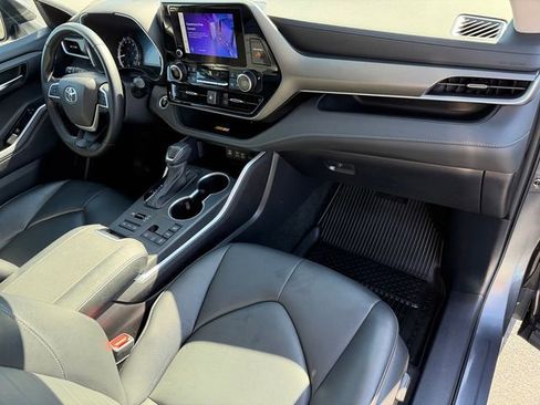 Certified 2024 Toyota Highlander XLE AWD/4WD image 20