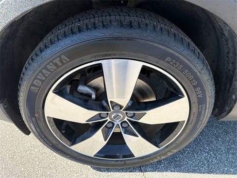 Used 2021 Volvo XC40 T4 Momentum image 11