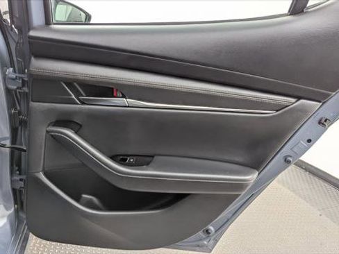 Used 2019 MAZDA MAZDA3 Hatchback w/ Premium Package image 19