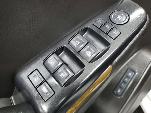 Used 2017 GMC Yukon XL Denali w/ Open Road Package image 17