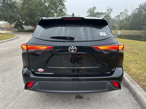 Used 2023 Toyota Highlander LE image 4