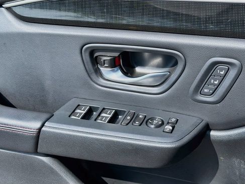 Used 2025 Honda Pilot Black Edition image 28