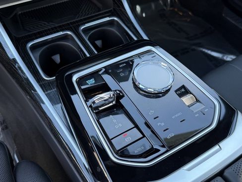 Used 2025 BMW i7 eDrive50 w/ M Sport Package image 15