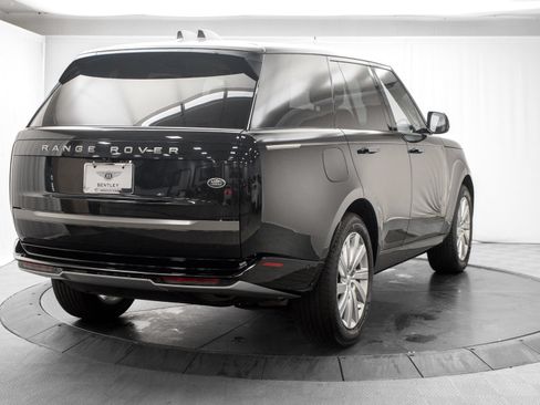 Used 2023 Land Rover Range Rover SE AWD/4WD image 3