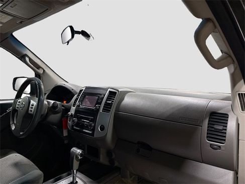 Used 2016 Nissan Frontier SV image 26