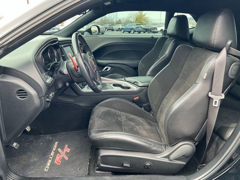 Used 2022 Dodge Challenger R/T w/ Plus Package image 8