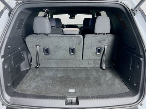 Used 2025 Chevrolet Traverse LT image 26