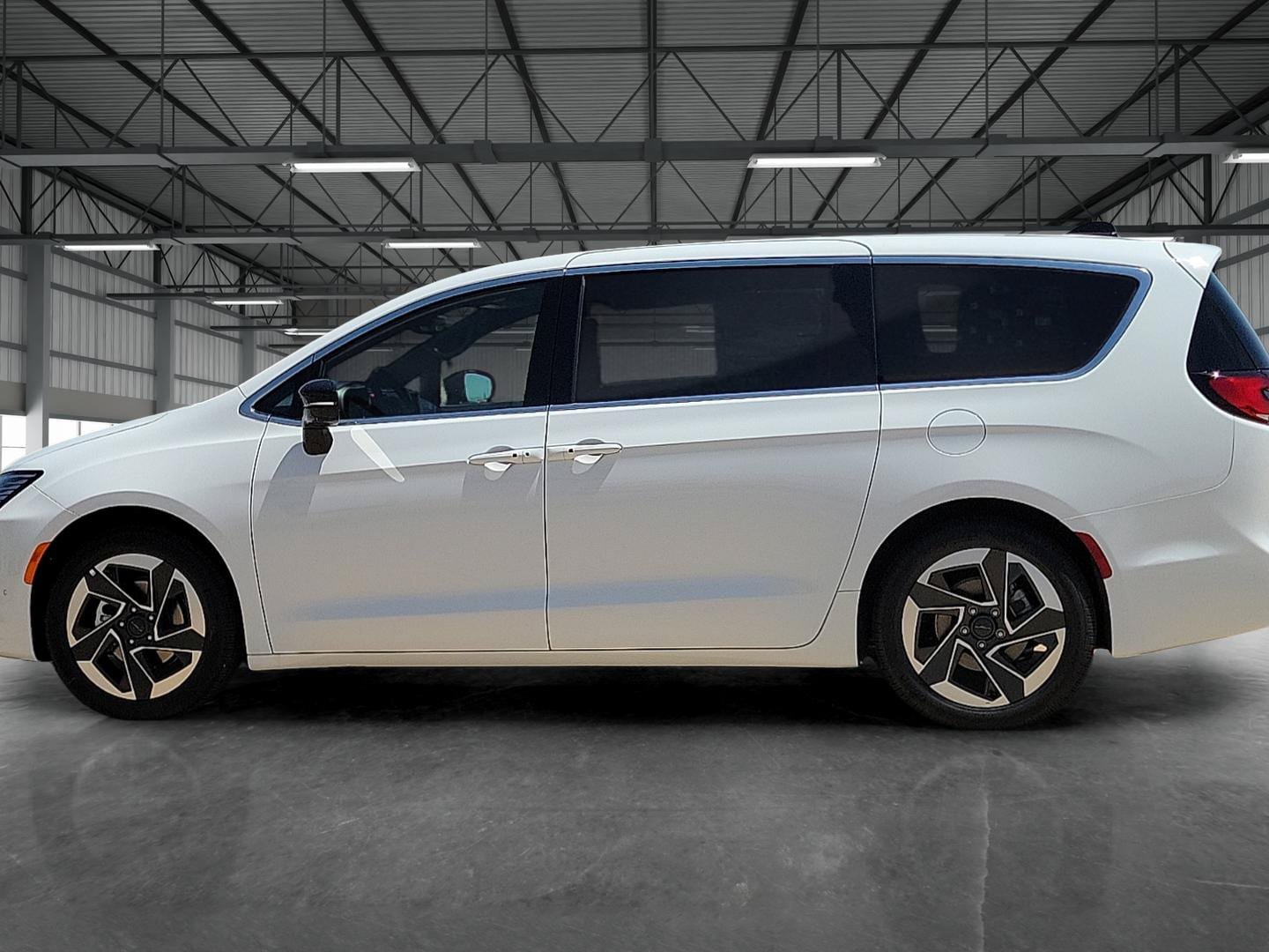 New 2027 Chrysler Pacifica Limited FWD image 2