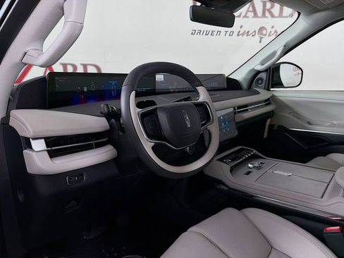 New 2026 Lincoln Navigator Premiere AWD/4WD image 10