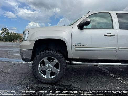 Used 2008 GMC Sierra 2500 SLT w/ Z71 Off-Road Package AWD/4WD image 10