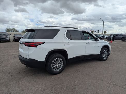 Used 2023 Chevrolet Traverse LT image 5
