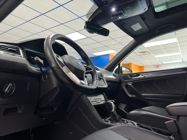 Used 2023 Volkswagen Tiguan SE R-Line AWD/4WD image 20